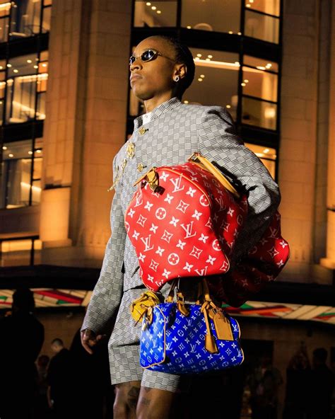 how to buy celebrity used louis vuitton